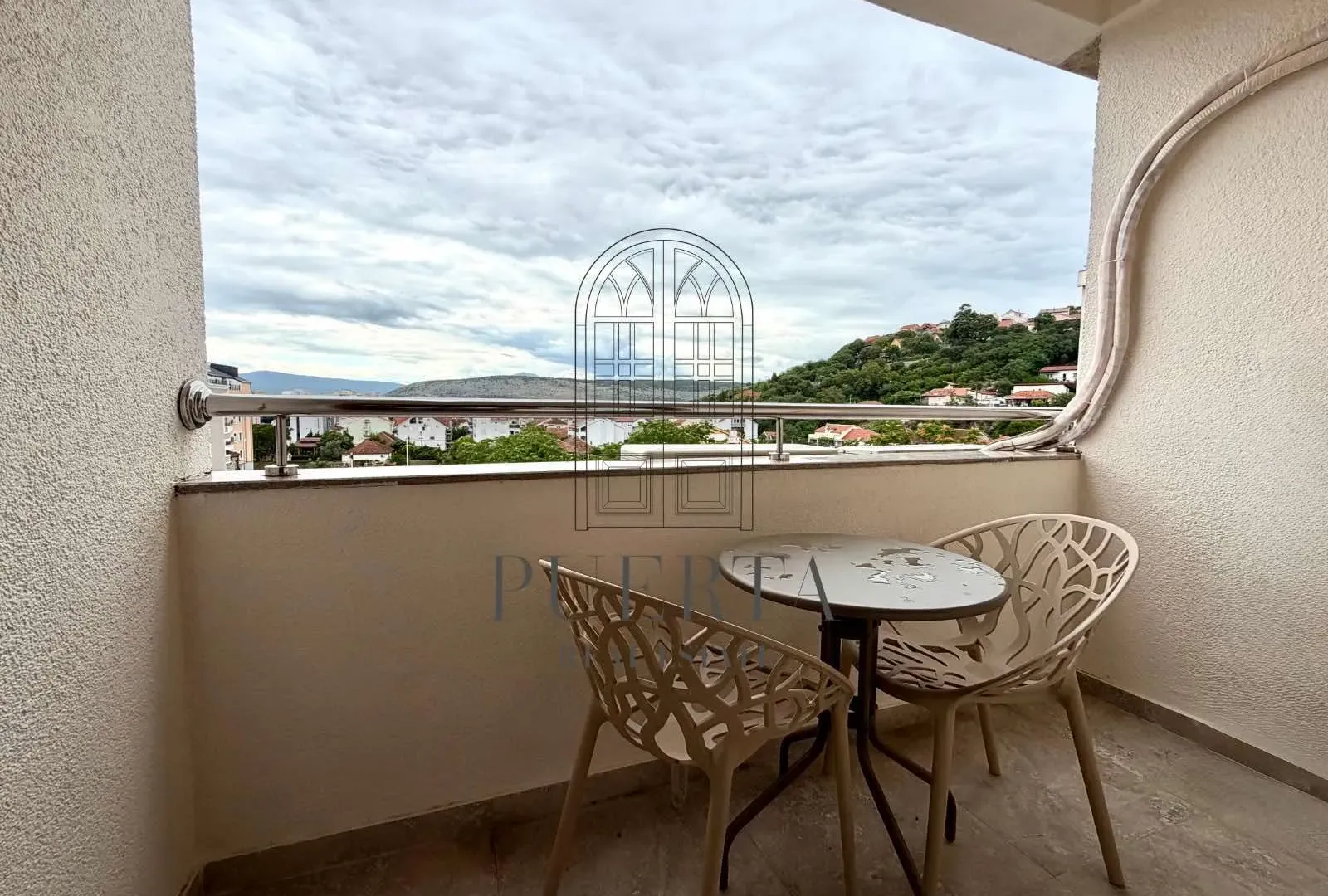 Izdavanje, dvosoban stan, 90m², Preko Morače, Podgorica