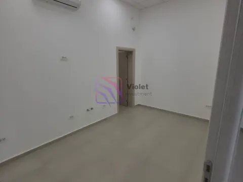 Izdavanje, poslovni prostor, 115m², Blok 9, Podgorica - image 4