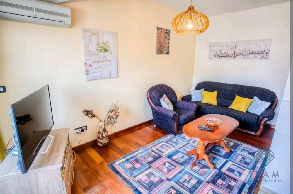 Izdavanje, jednosoban stan, 52m², Centar, Budva