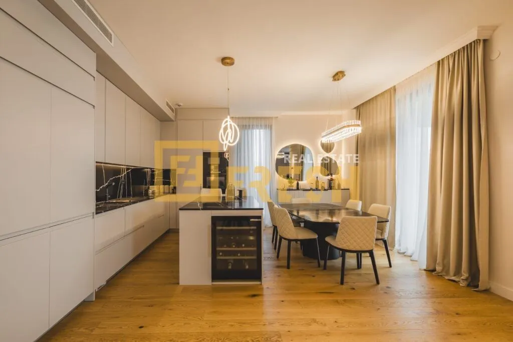 Prodaja, trosoban stan, 149m², Centar, Podgorica