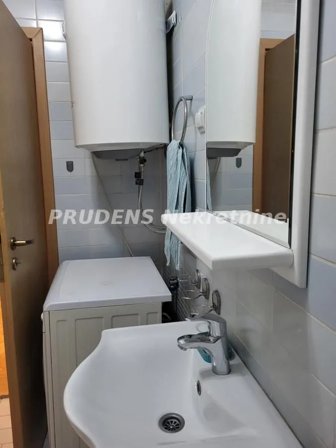 Izdavanje, dvosoban stan, 49m², Zvezdara Sve Podlokacije, Beograd