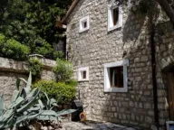 Izdavanje, kuća, 140m², Katun Reževići, Budva - image 1