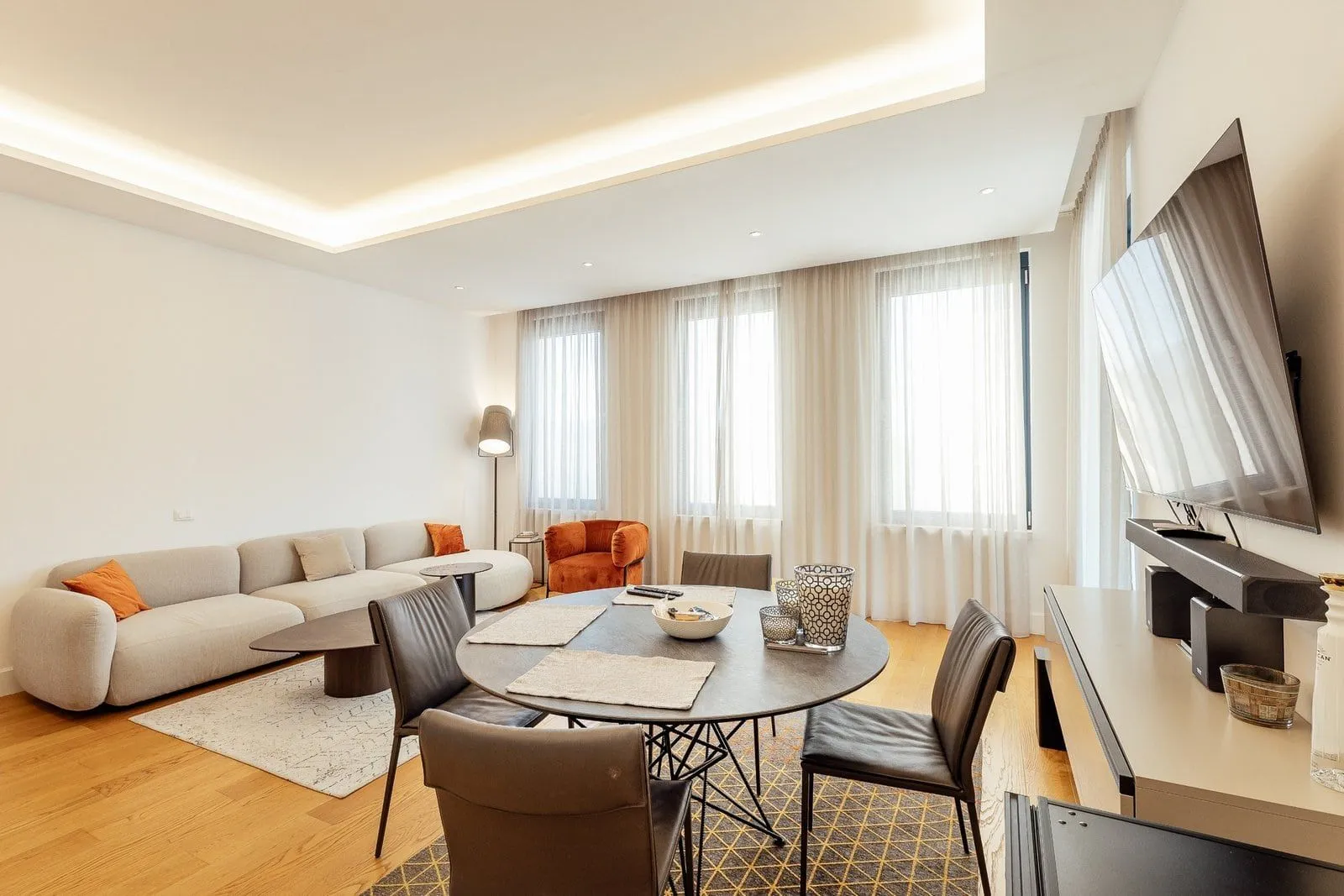 Prodaja, dvosoban stan, 103m², Centar, Tivat