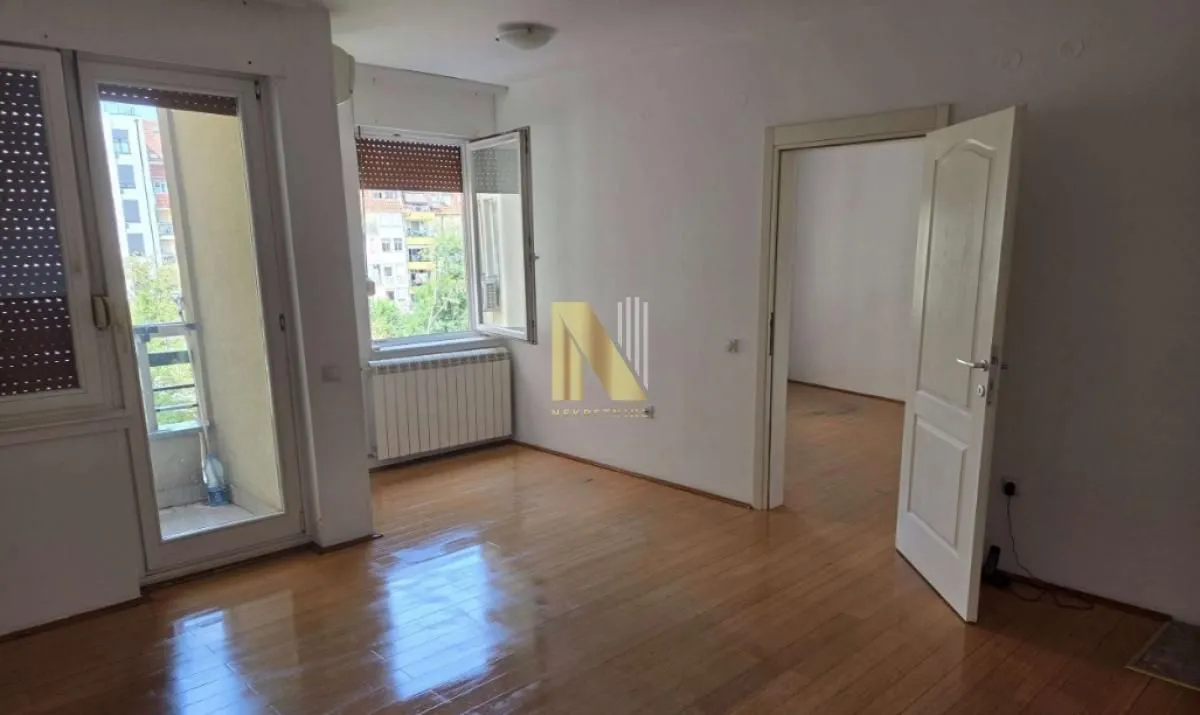 Izdavanje, poslovni prostor, 54m², Bulevar Oslobodjenja, Novi Sad Sve Podlokacije