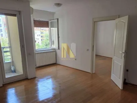 Izdavanje, poslovni prostor, 54m², Bulevar Oslobodjenja, Novi Sad Sve Podlokacije