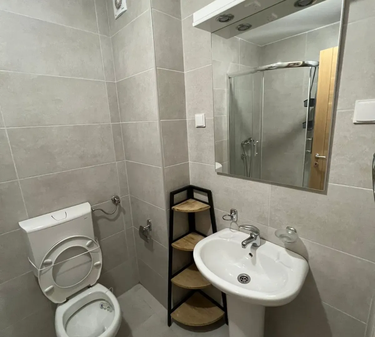 Izdavanje, jednosoban stan, 52m², Stari Aerodrom, Podgorica