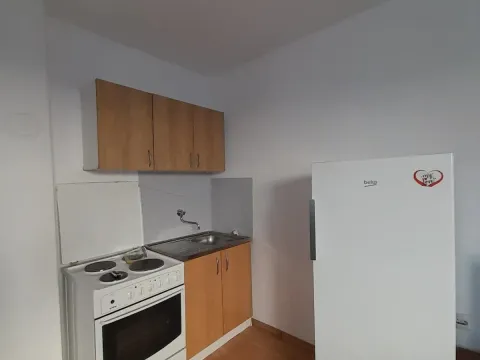 Izdavanje, dvosoban stan, 59m², Zagorič, Podgorica - image 6