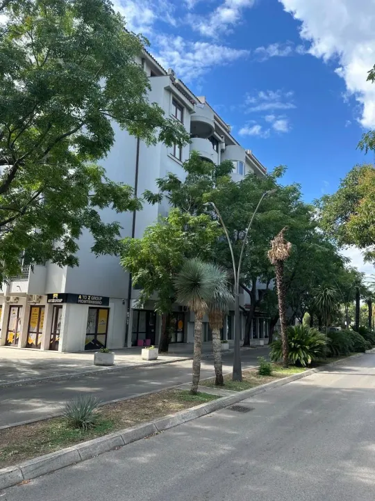 Rent, one bedroom apartment, 68m², Centar, Bar