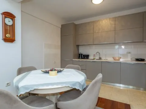 Rent, two bedroom apartment, 75m², Podgorica, Crna Gora - image 3