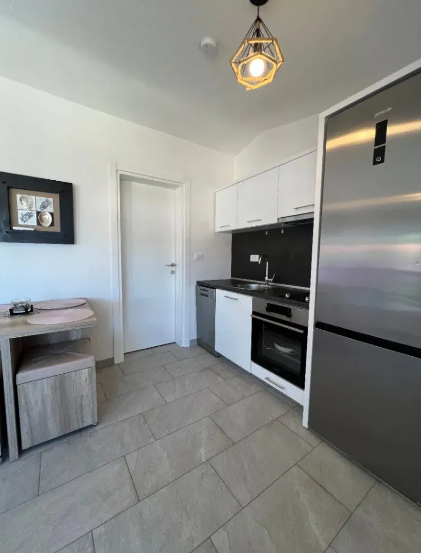 Izdavanje, stan, 44m², Dobre Vode, Bar