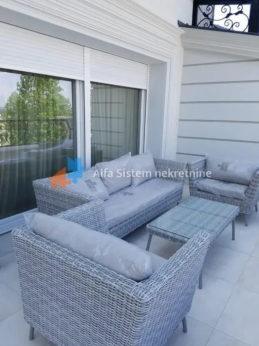 Izdavanje, stan, 215m², Savski Venac, Beograd