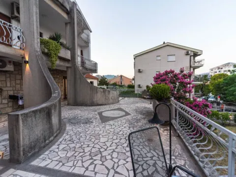 Izdavanje, trosoban stan, 145m², Preko Morače, Podgorica - image 15