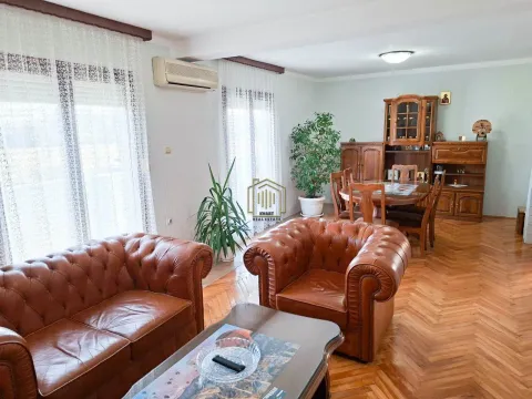 Izdavanje, trosoban stan, 100m², Zagorič, Podgorica