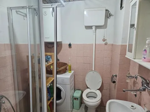 Izdavanje, dvosoban stan, 72m², Tuški Put, Podgorica - image 8