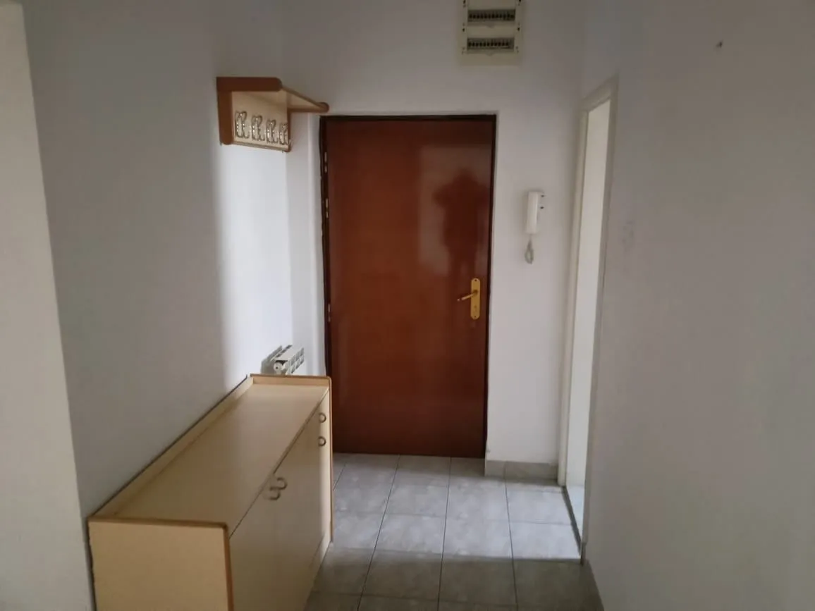 Izdavanje, trosoban stan, 80m², Centar, Podgorica