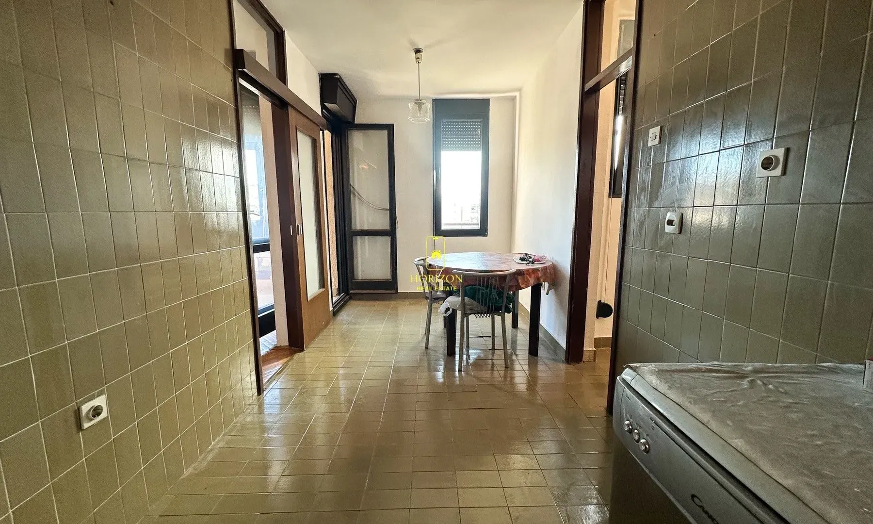 Prodaja, trosoban stan, 96m², Blok 6, Podgorica