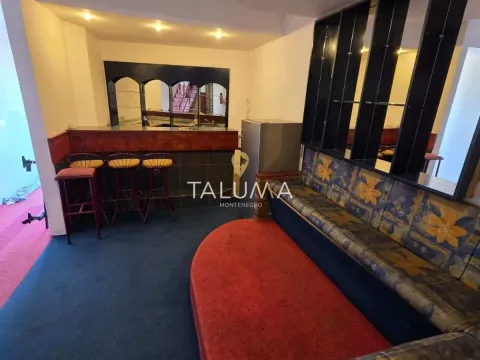 Izdavanje, poslovni prostor, 130m², Stara Varoš, Podgorica - image 3