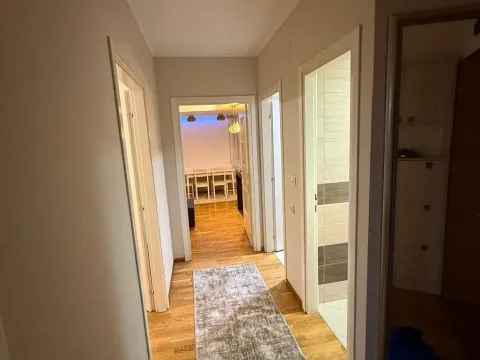 Prodaja, dvosoban stan, 72m², City Kvart, Podgorica - image 2
