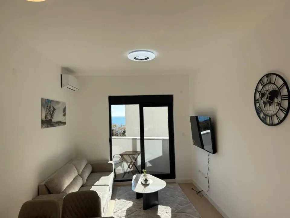 Rent, one bedroom apartment, 40m², Bečići, Budva