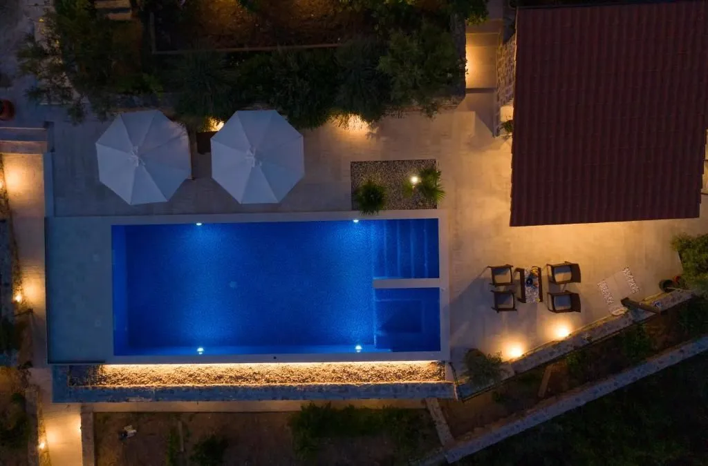 Prodaja, kuća, 300m², Zagora, Kotor