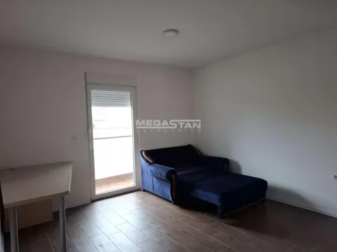 Izdavanje, kuća, 202m², Ledine, Beograd - image 11