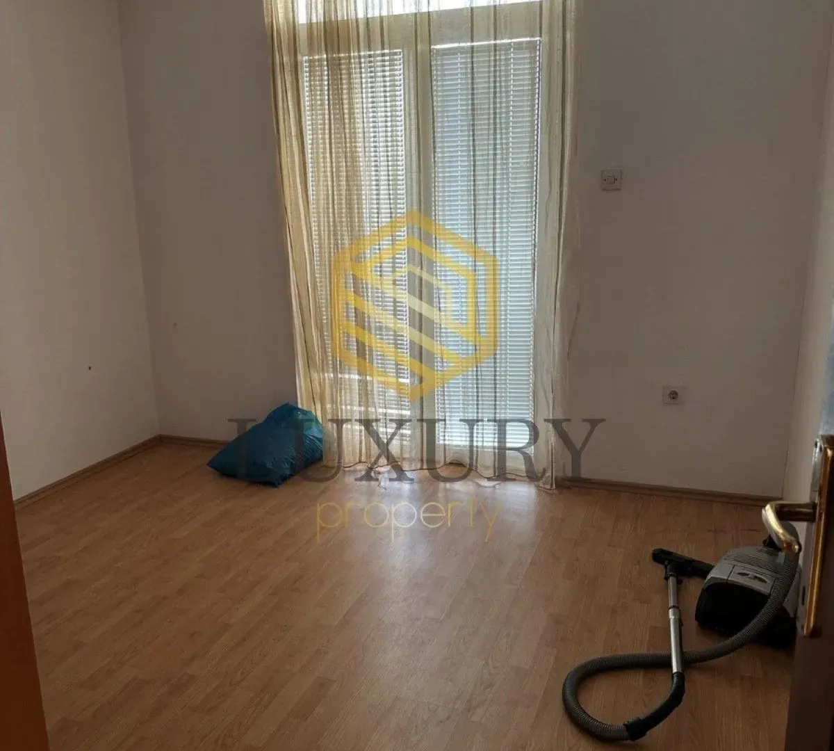 Izdavanje, četvorosoban stan, 156m², Stari Aerodrom, Podgorica