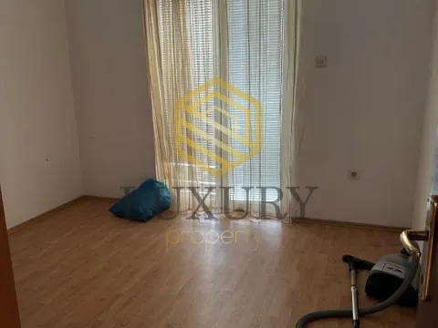 Izdavanje, četvorosoban stan, 156m², Stari Aerodrom, Podgorica - image 16