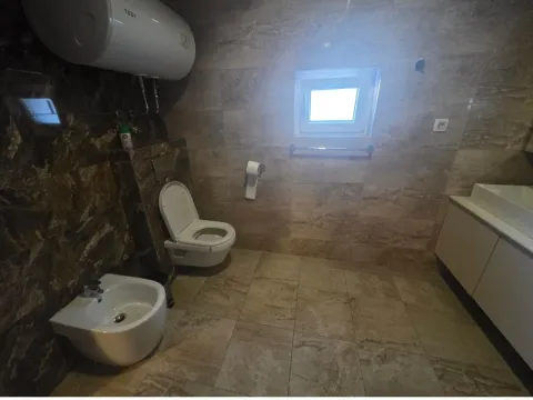 Izdavanje, dvosoban stan, 75m², Stara Varoš, Podgorica - image 13