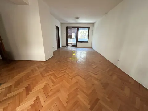 Prodaja, trosoban stan, 120m², Blok 7, Podgorica - image 1