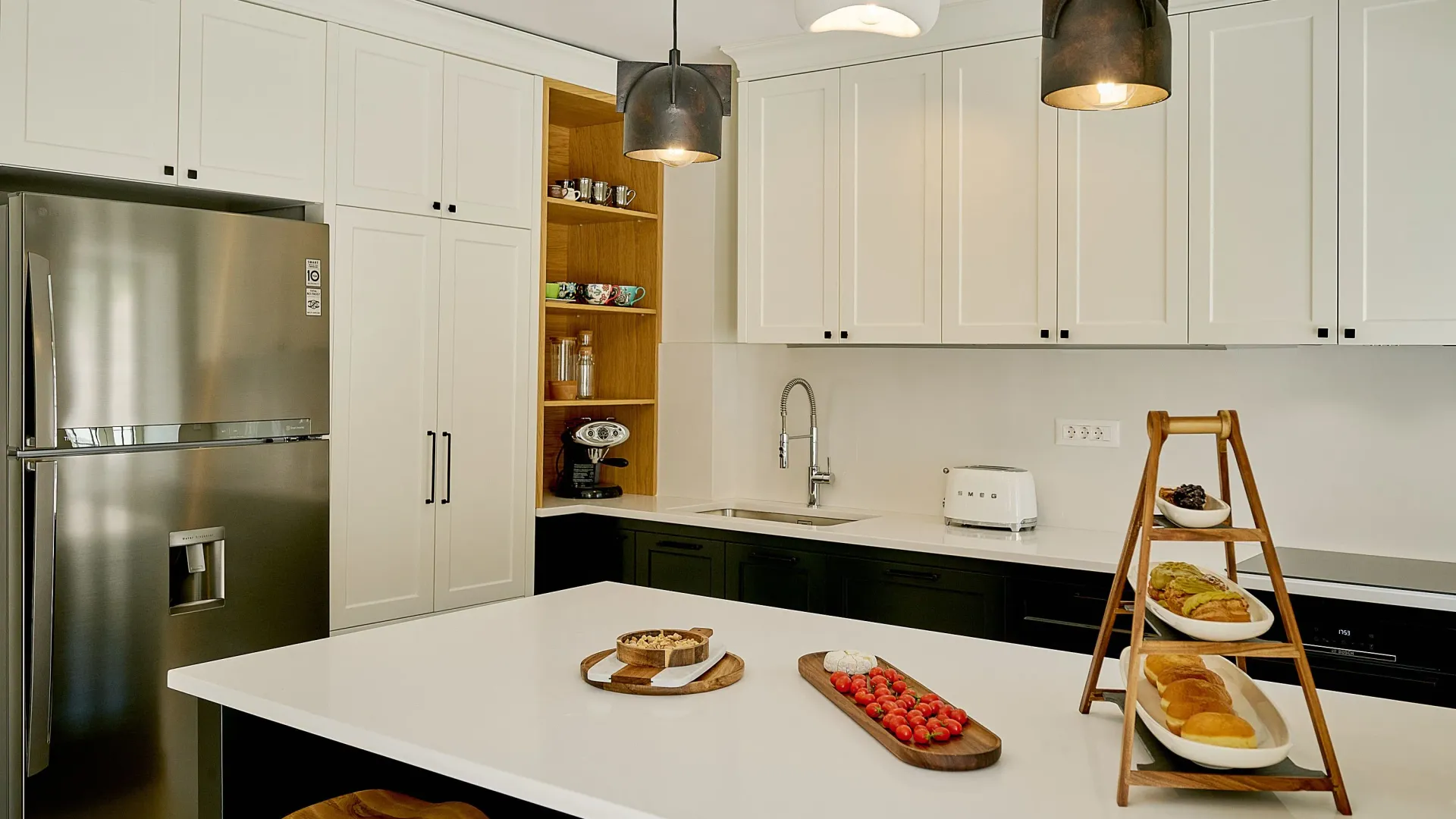 Izdavanje, kuća, 200m², Dobrota, Kotor