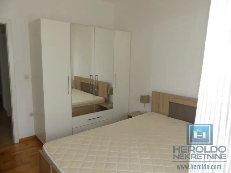 Prodaja, četvorosoban stan, 105m², Vašarište, Jagodina