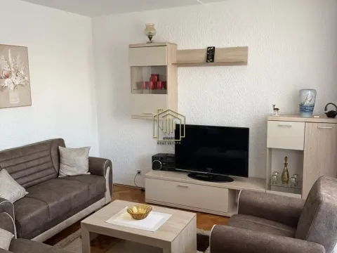 Izdavanje, dvosoban stan, 70m², Preko Morače, Podgorica - image 1