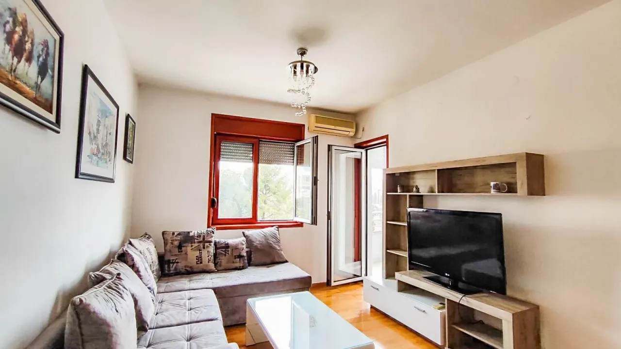 Izdavanje, jednosoban stan, 40m², Pobrežje, Podgorica