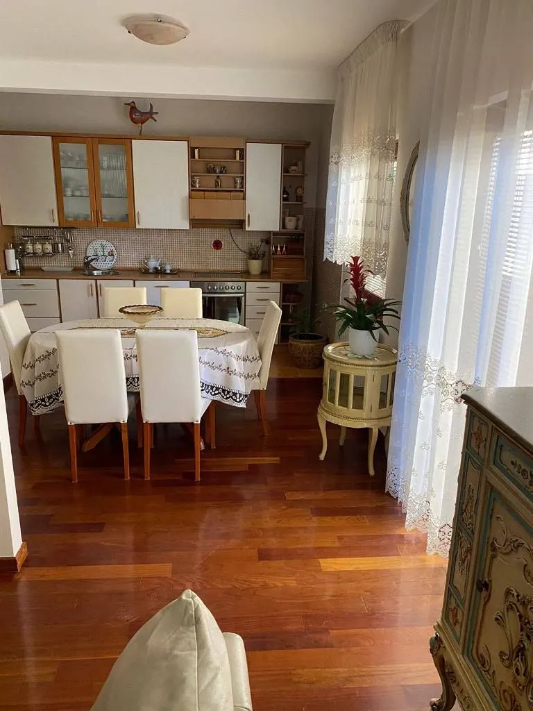 Rent, three bedroom apartment, 100m², Gorica C, Podgorica