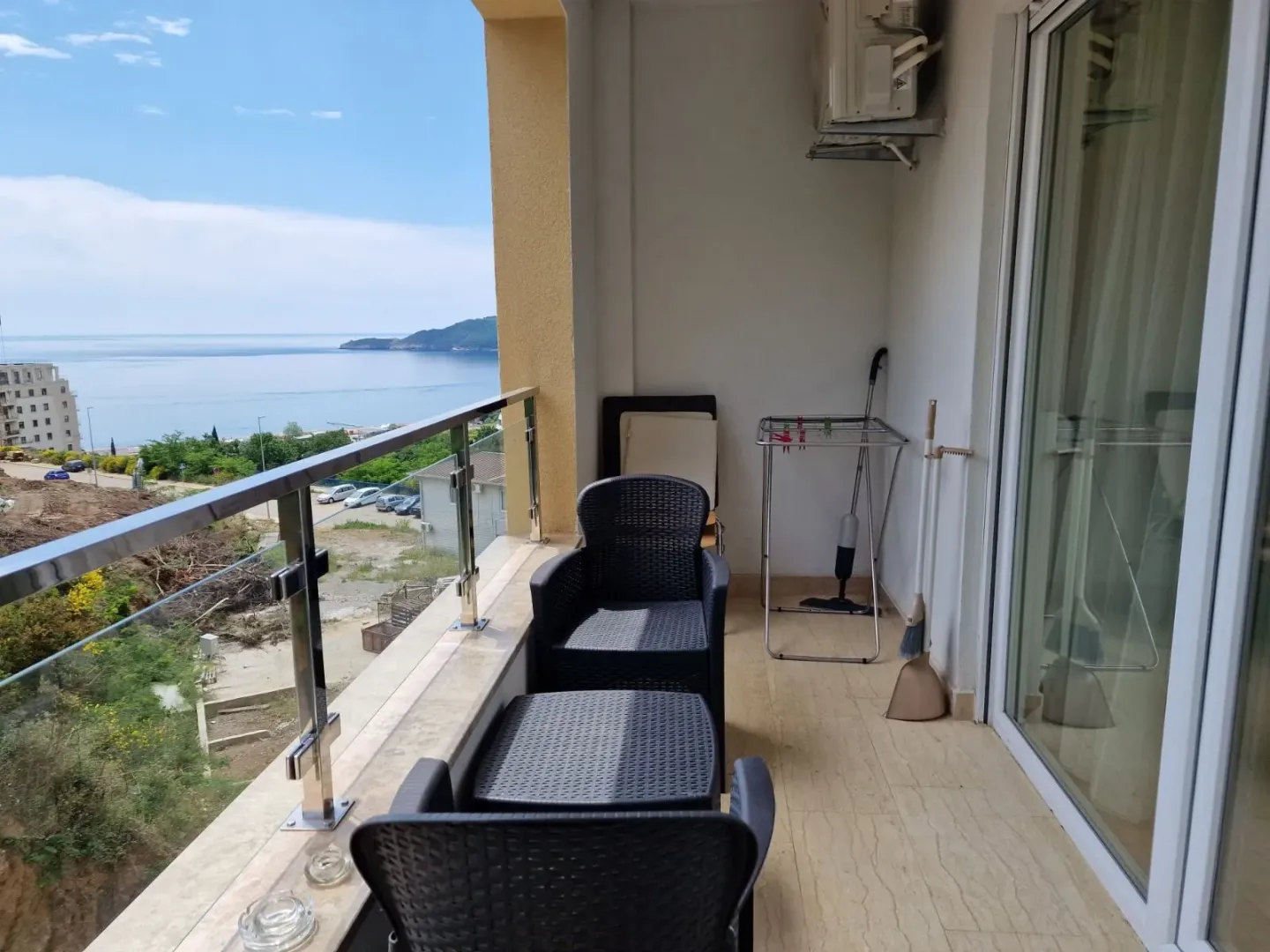 Izdavanje, jednosoban stan, 44m², Bečići, Budva
