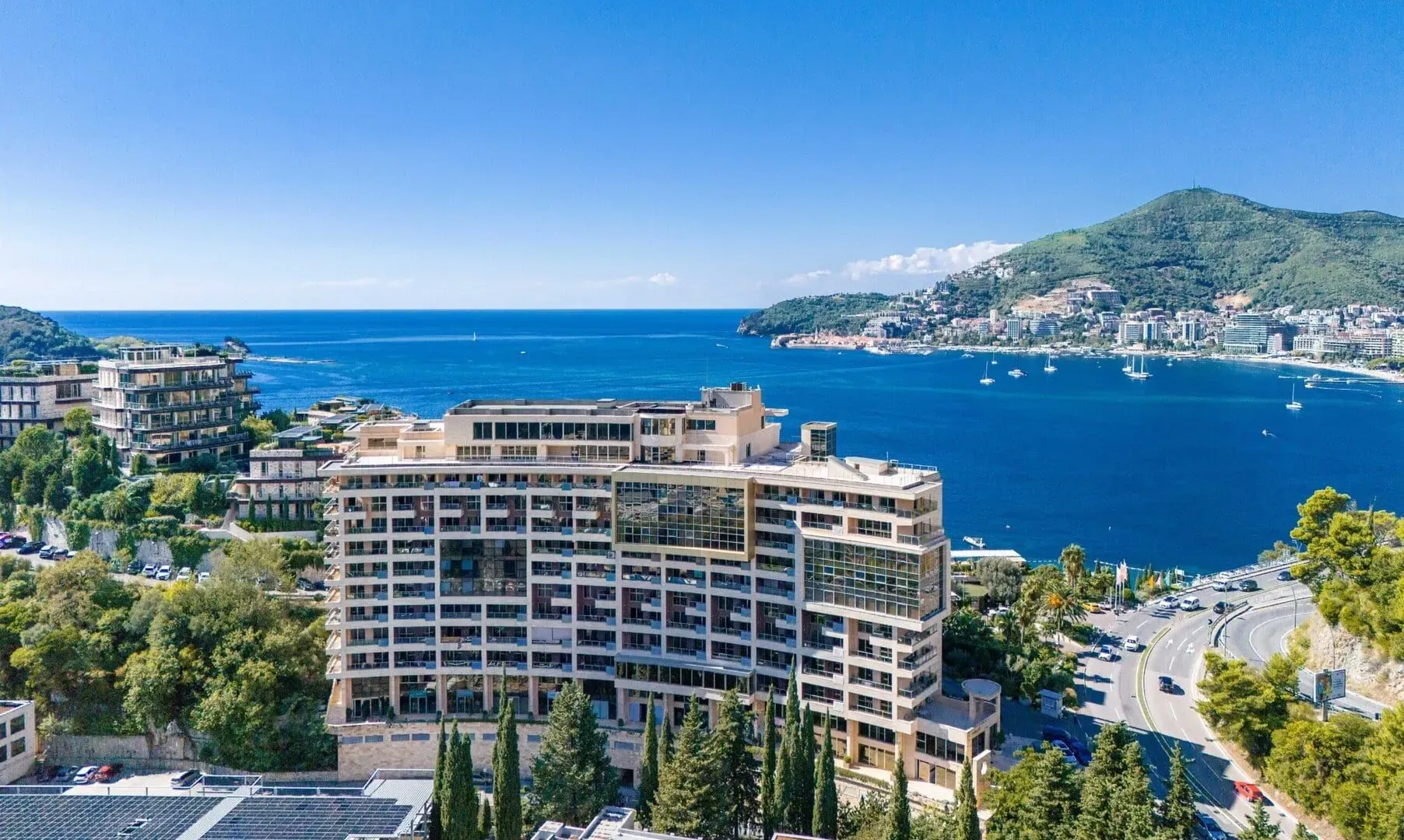 Izdavanje, trosoban stan, 150m², Bečići, Budva