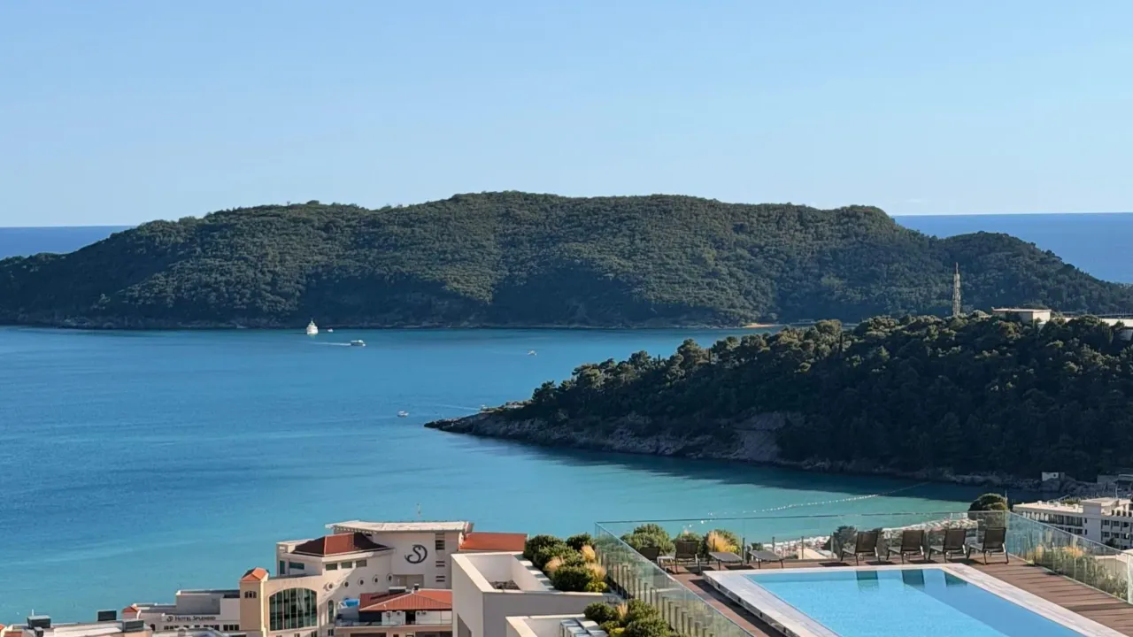 Sale, two bedroom apartment, 131m², Bečići, Budva