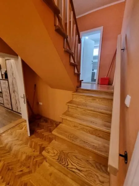Izdavanje, kuća, 160m², Sremska Kamenica, Petrovaradin