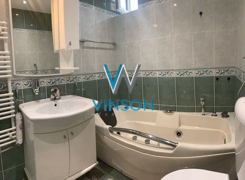 Izdavanje, trosoban stan, 130m², Grbavica, Novi Sad Sve Podlokacije