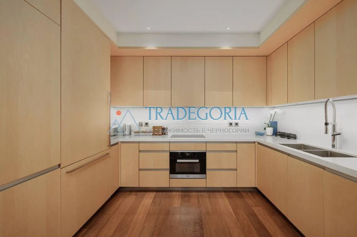 Prodaja, trosoban stan, 192m², Tivat, Crna Gora