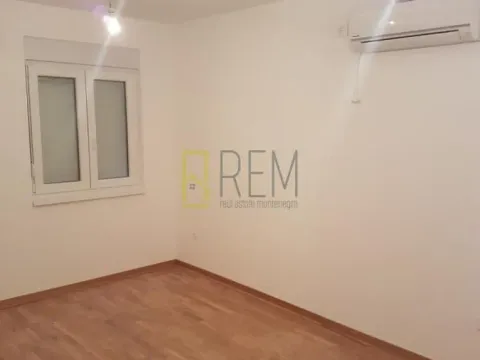 Izdavanje, jednosoban stan, 43m², City Kej, Podgorica - image 4