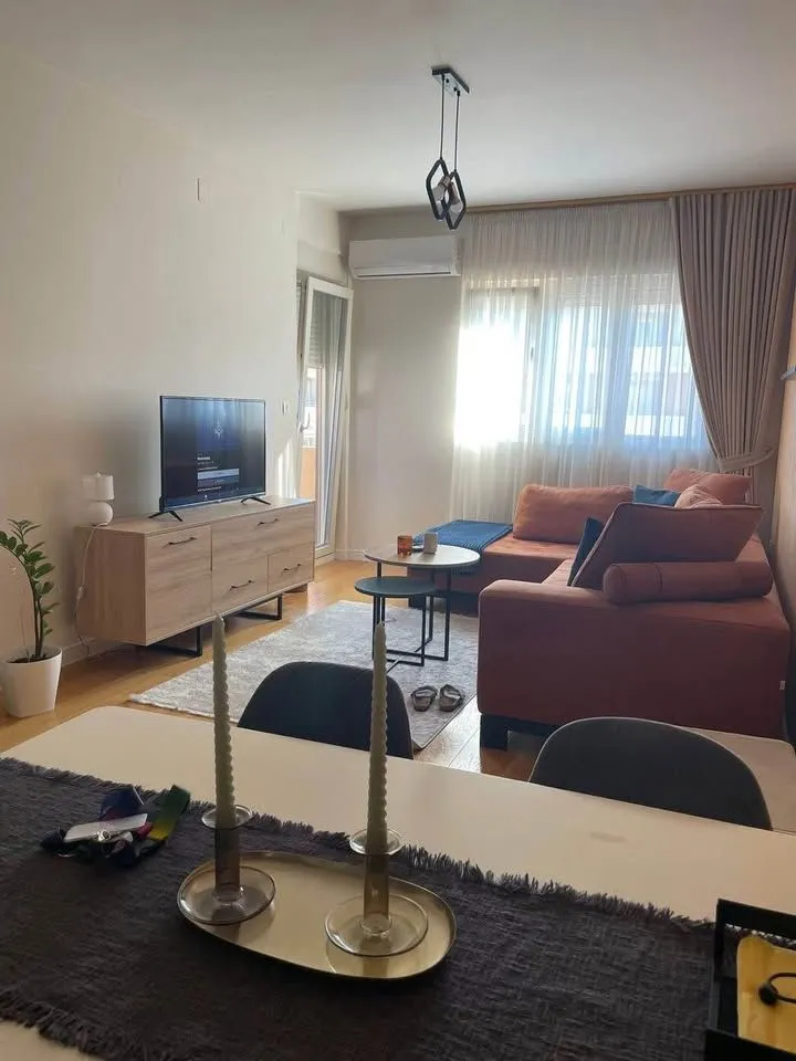 Izdavanje, jednosoban stan, 50m², Central Point, Podgorica
