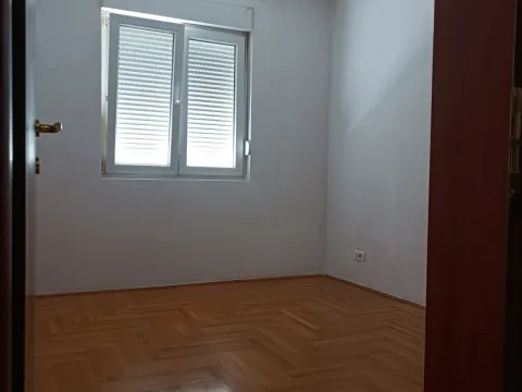 Prodaja, jednosoban stan, 48m², Stari Aerodrom, Podgorica - image 7
