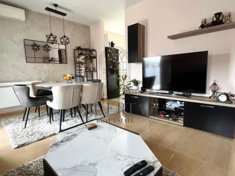 Prodaja, jednosoban stan, 53m², City Kvart, Podgorica - image 1