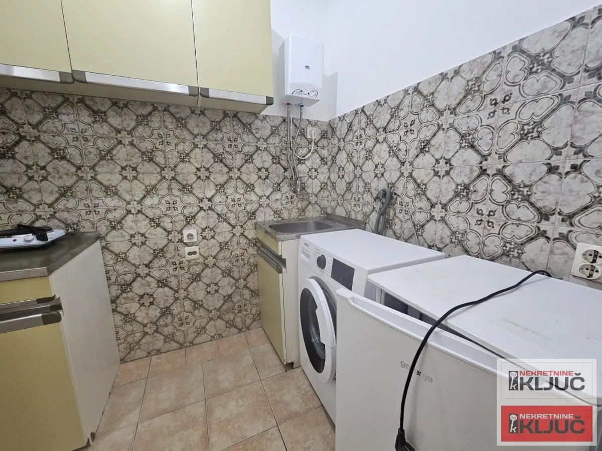 Izdavanje, garsonjera, 24m², Centar, Novi Sad