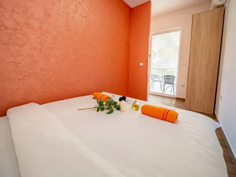 Rent, one bedroom apartment, 38m², Sutomore, Bar - image 10