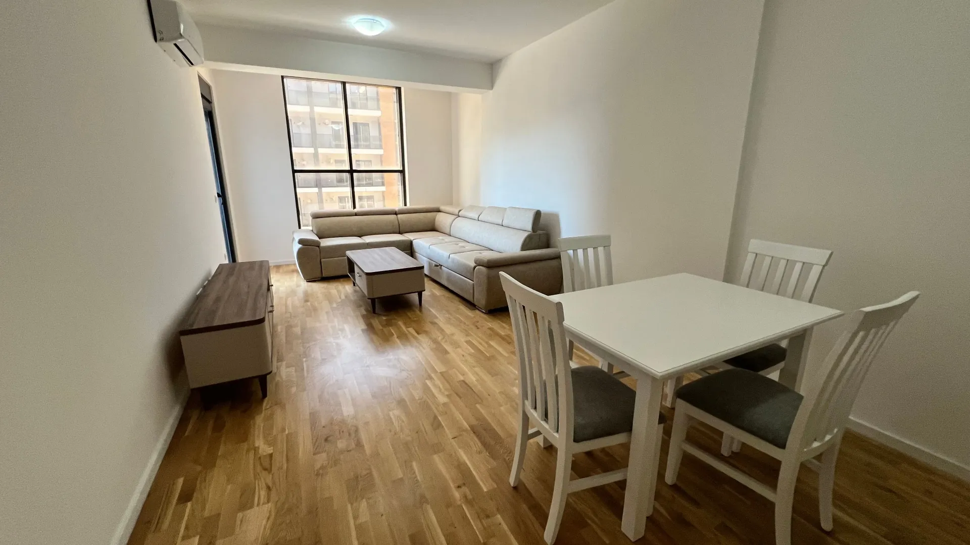 Izdavanje, dvosoban stan, 64m², Stari Aerodrom, Podgorica