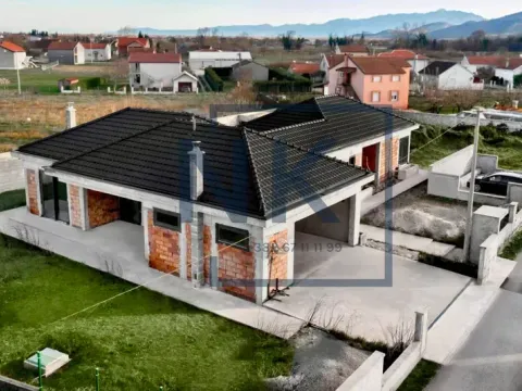 Sale, house, 259m², Kokoti, Podgorica - image 8