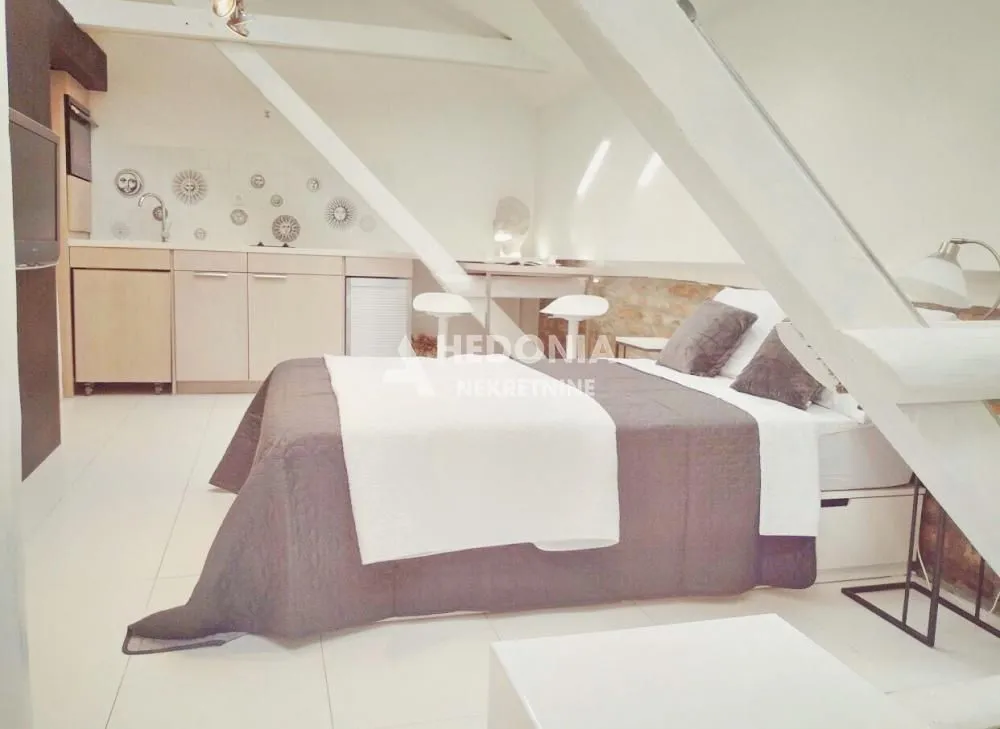 Izdavanje, jednosoban stan, 38m², Stari Grad, Beograd
