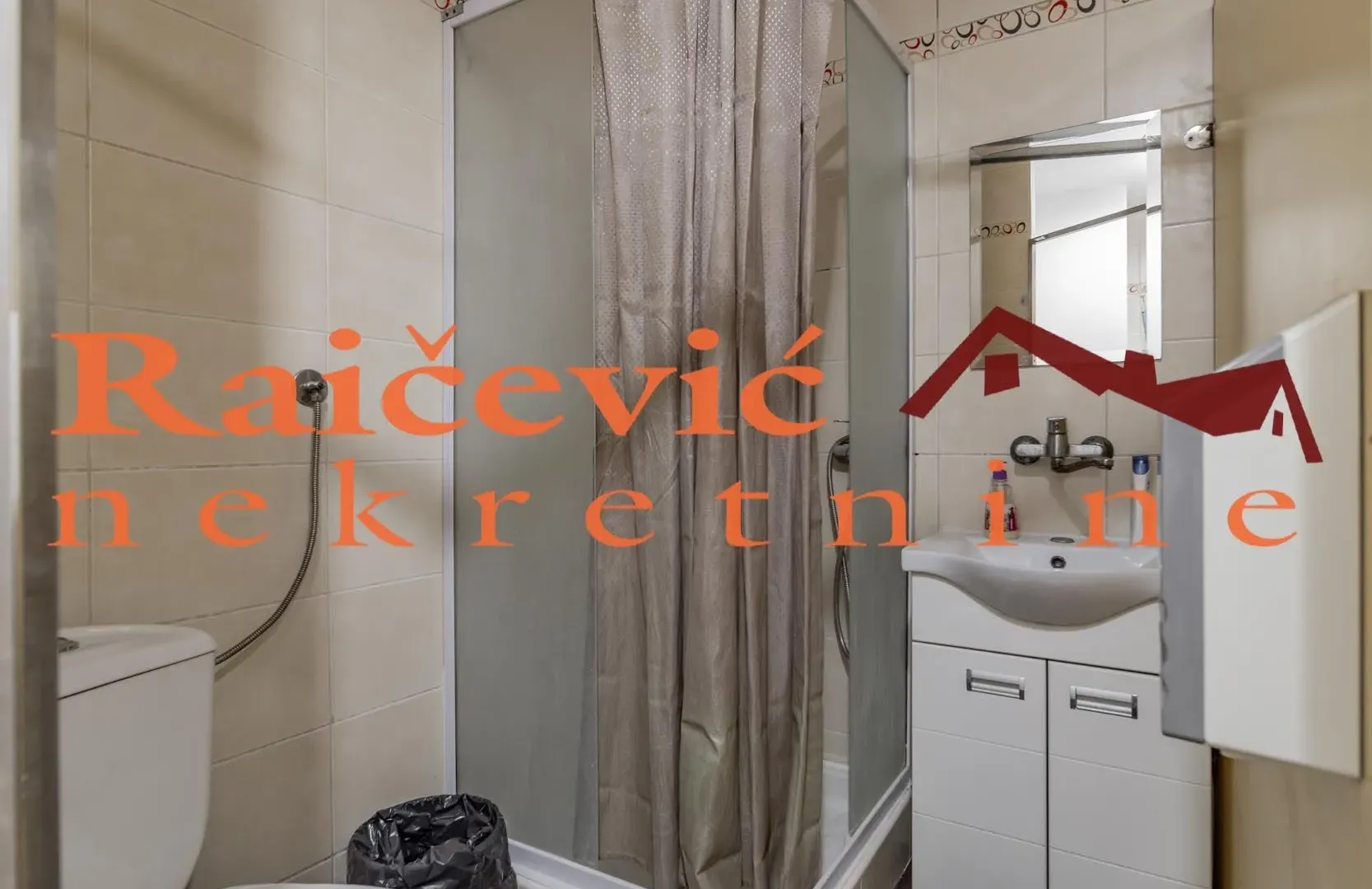 Prodaja, stan, 93m², Centar, Kruševac